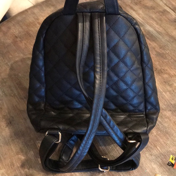 Backpack - Picture 3 of 5